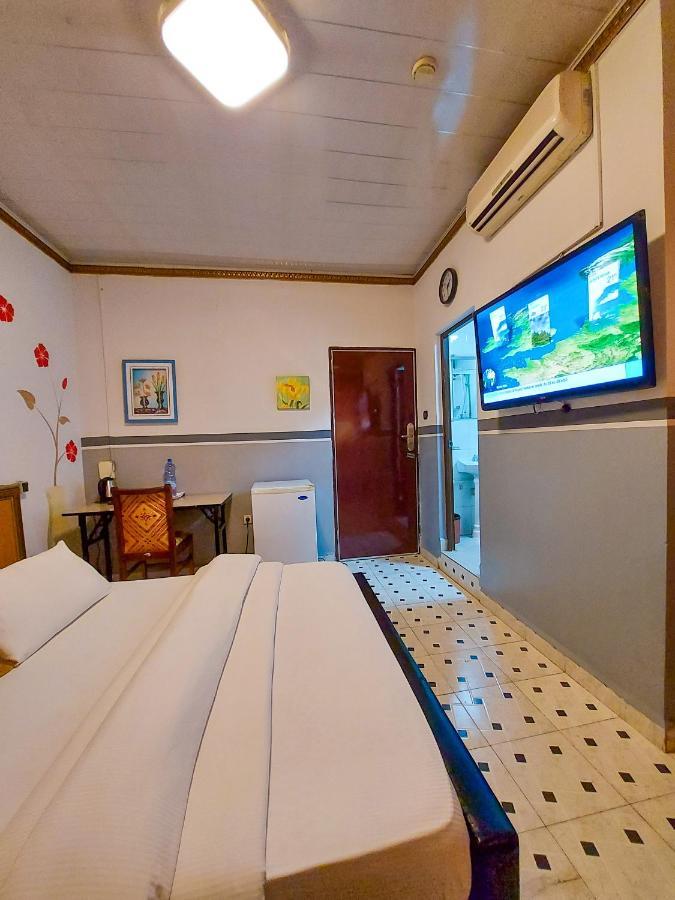 Hotel Relax Кіншаса Екстер'єр фото