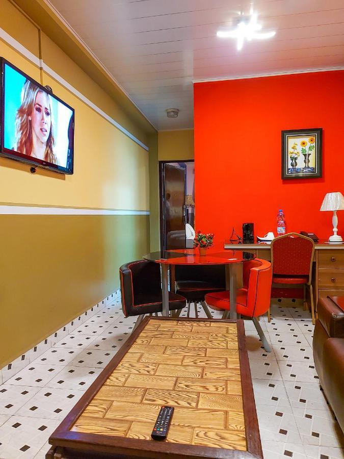 Hotel Relax Кіншаса Екстер'єр фото