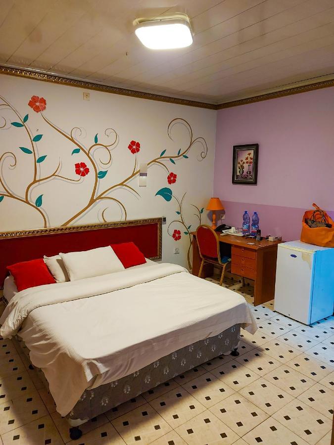 Hotel Relax Кіншаса Екстер'єр фото
