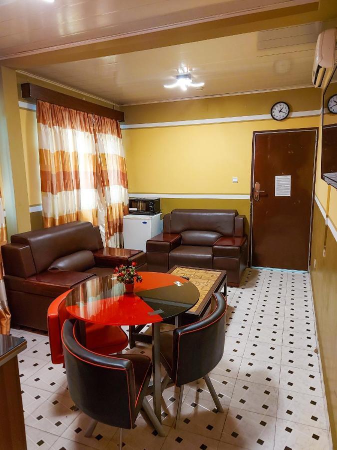 Hotel Relax Кіншаса Екстер'єр фото