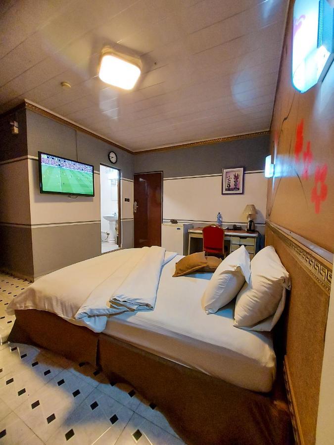 Hotel Relax Кіншаса Екстер'єр фото