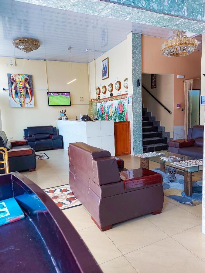 Hotel Relax Кіншаса Екстер'єр фото