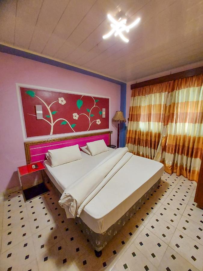 Hotel Relax Кіншаса Екстер'єр фото