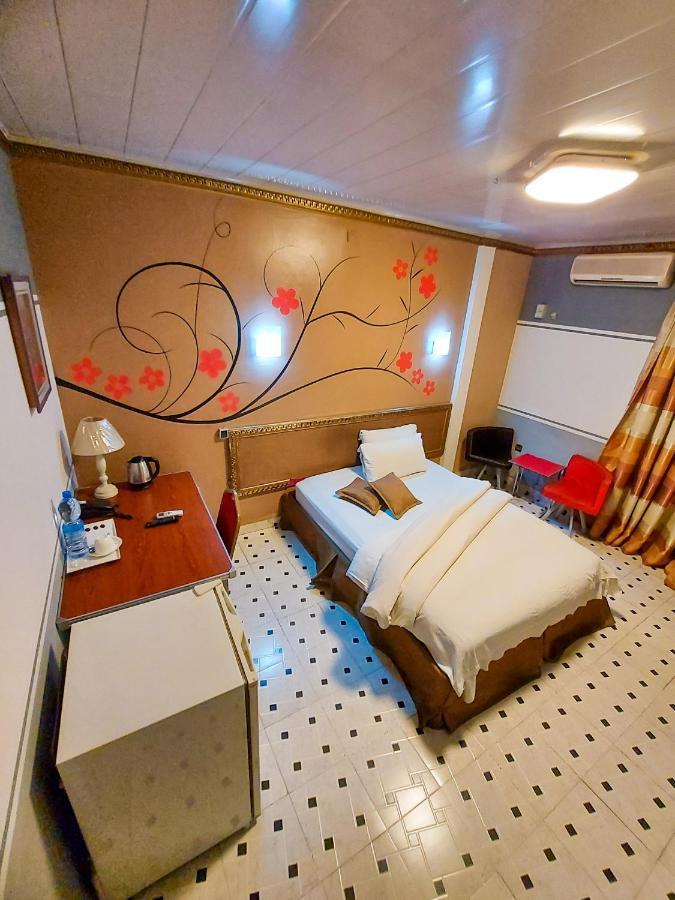Hotel Relax Кіншаса Екстер'єр фото