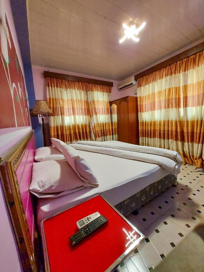 Hotel Relax Кіншаса Екстер'єр фото