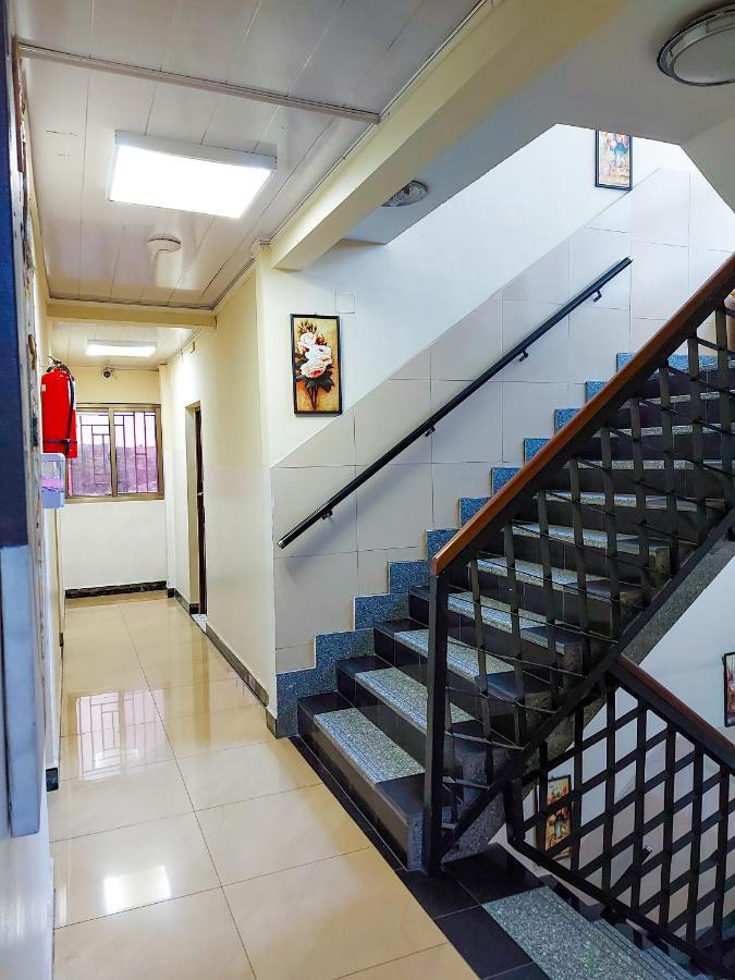 Hotel Relax Кіншаса Екстер'єр фото