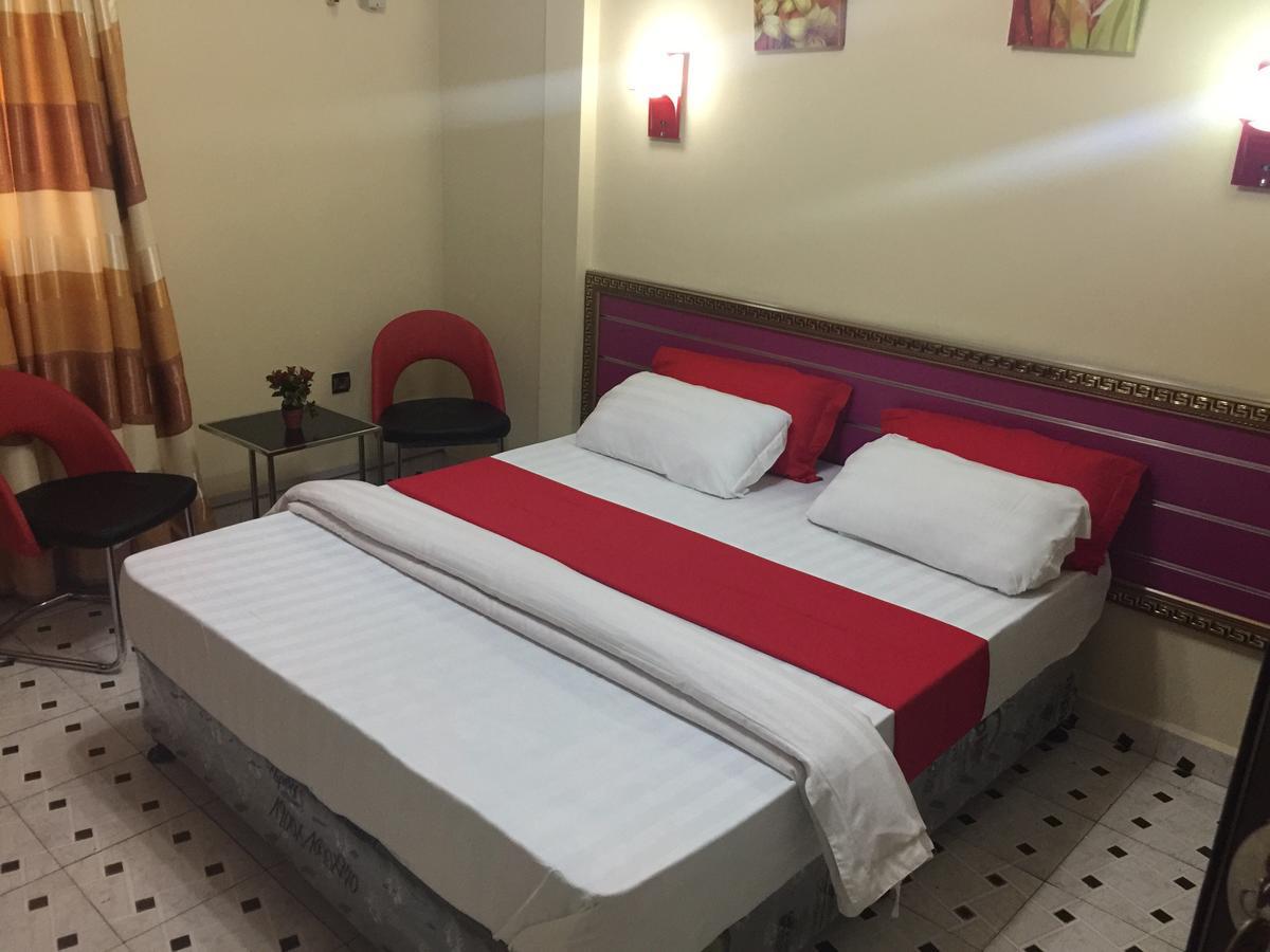 Hotel Relax Кіншаса Екстер'єр фото