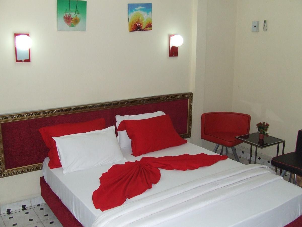 Hotel Relax Кіншаса Екстер'єр фото