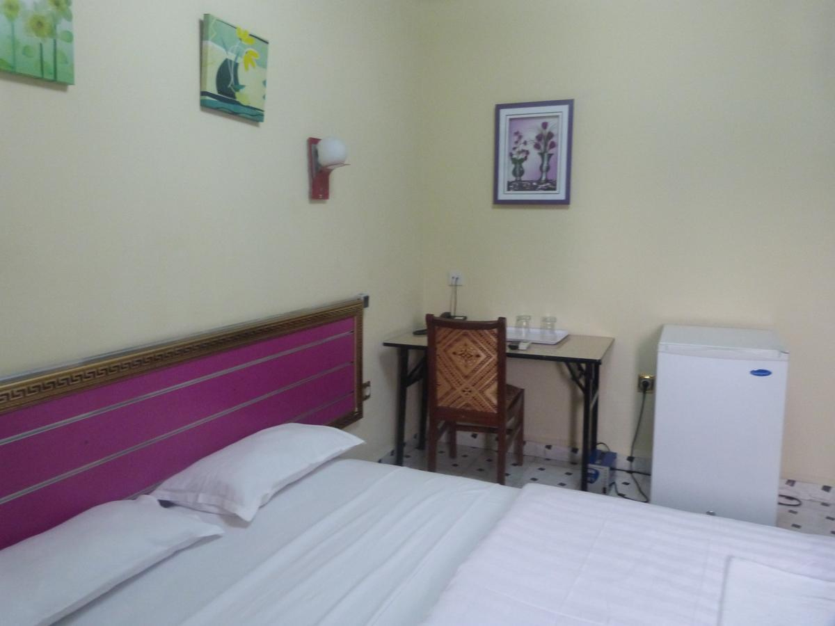 Hotel Relax Кіншаса Екстер'єр фото